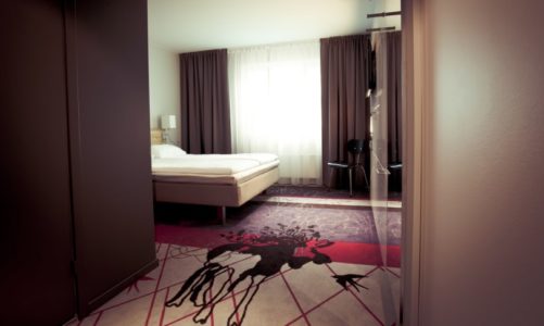 310 hotellrom revet bort på fire minutter