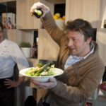 Jamie Oliver setter smak på Scandic-sommeren