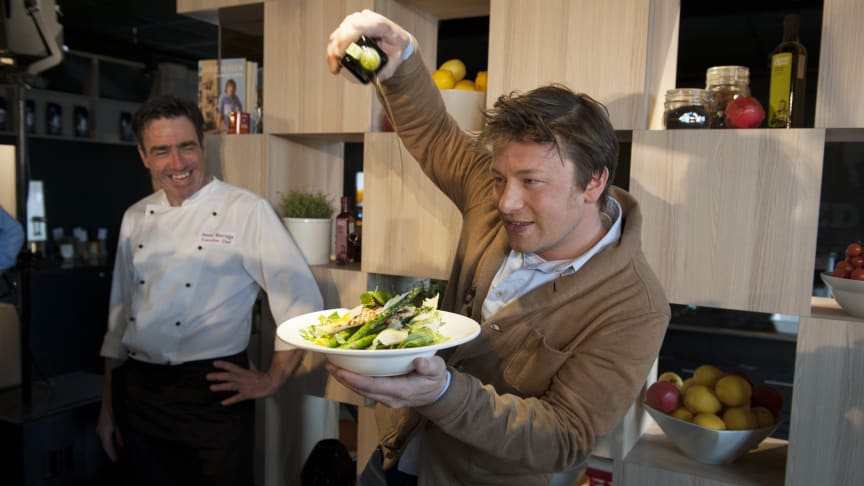 Jamie Oliver setter smak på Scandic-sommeren