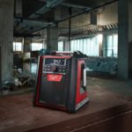 Markedets første arbeidsradio med lader og Bluetooth® fra Milwaukee!