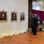 Avdukingen av nye kongeportretter gjennomført – H.M. Kong Harald til stede