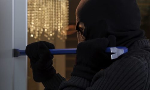 Huseiernes Landsforbund med påskeadvarsel: – Tomme hus tiltrekker tyver!