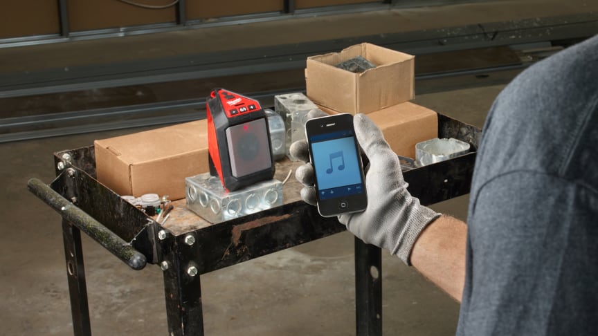 MILWAUKEE M12 BLUETOOTH® HØYTTALER MED SUVEREN LYD