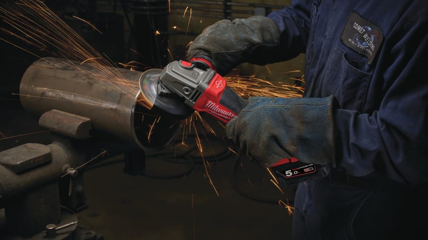 Milwaukee M18 FUEL™ lanserer den første batteridrevne vinkelsliper med motorbrems