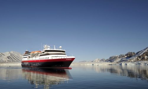 Historisk hurtigrutedåp i eventyrlige Lofoten