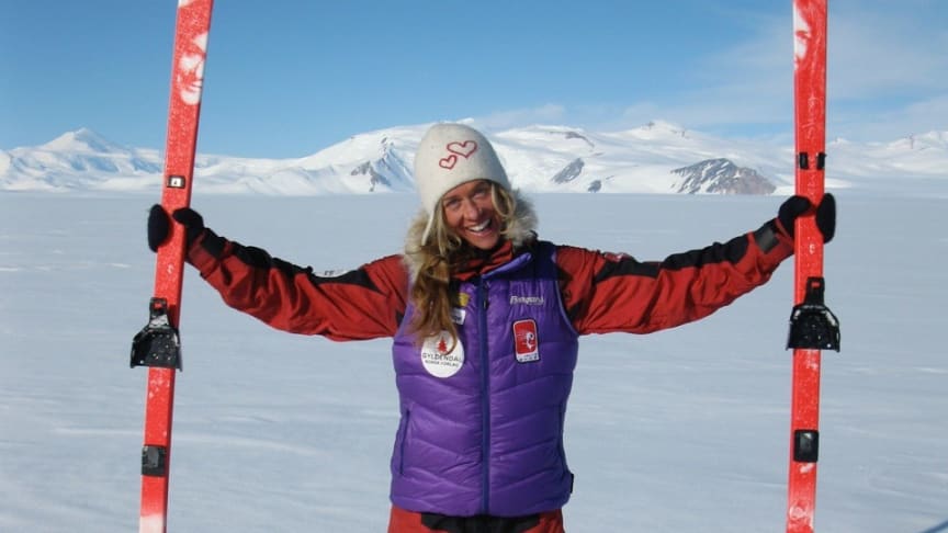 Cecilie Skog døper MS Spitsbergen