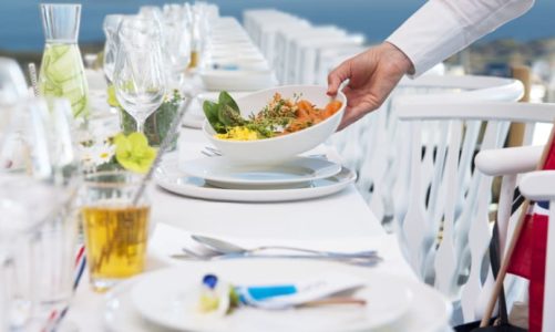 ​Dekker opp verdens lengste frokostbord i Bodø