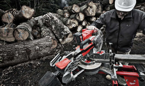 MILWAUKEE® SETTER LISTA HØYT MED DEN NYE BATTERIDREVNE 254 MM KAPP- OG KAPP/GJÆRSAGEN I M18 FUEL™ SYSTEMET