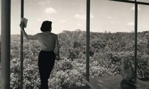 ​En dialog mellom Lina Bo Bardi og Sverre Fehn: Casa de Vidro vises i Fehns paviljong. Parallelt vises norske glasshus i Hvelvet.