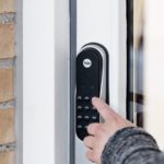 safe4 utvider sitt smarthustilbud med smarte dørlåser fra Yale!
