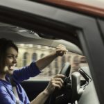 Forsker: Syng høyt i bilen – det er bra for helsen!