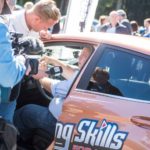 Se rallycross-Bakkerud og Frp-Hoksrud kjøre bil og sende SMS samtidig