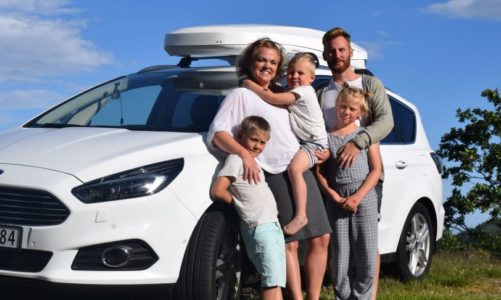 Lager sakte-TV fra en Ford S-MAX gjennom hele Europa