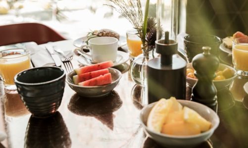 Scandic spanderer hotellfrokost på strandryddere
