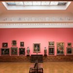 ​Museumsarbeid. Dag Erik Elgin viser malerier i Nasjonalgalleriet.