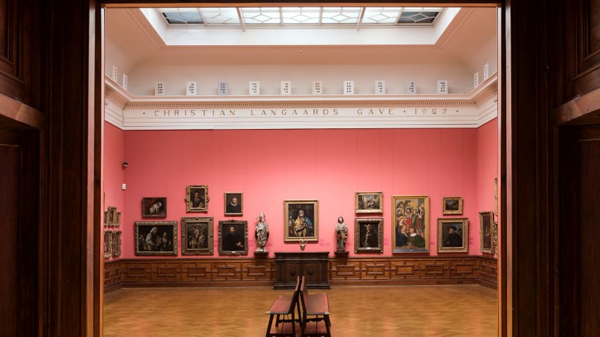 ​Museumsarbeid. Dag Erik Elgin viser malerier i Nasjonalgalleriet.