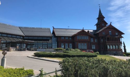 ​ONEPARK tar over parkeringsdriften ved Holmenkollen Park Hotel