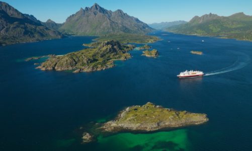 Hurtigruten feirer 125 år: Samler kommuner i kampen mot plast