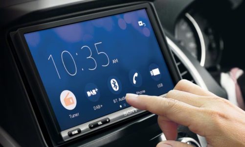Sonys nye biladapter har større skjerm og bedre støtte for bruk av smartmobil