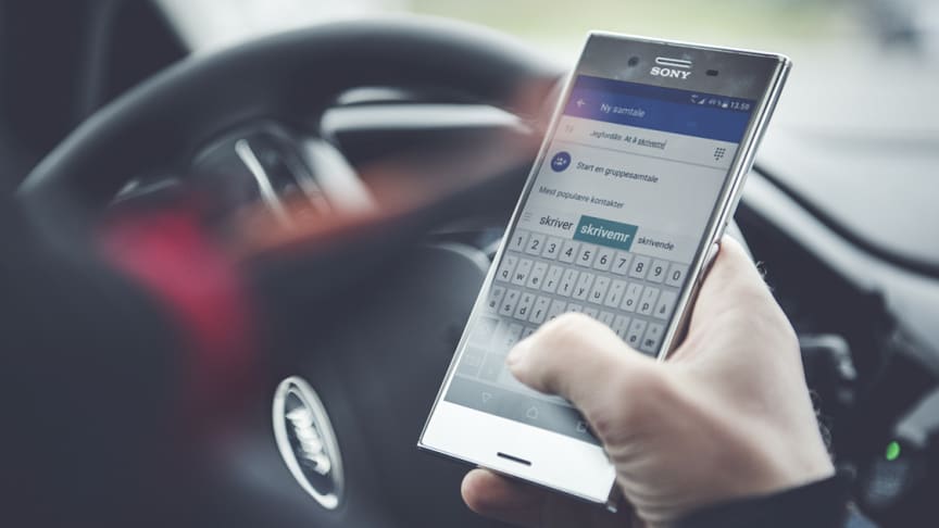 8236 med «mobilbot»: Vil bekjempe unge føreres mobilbruk med gratis opplæring