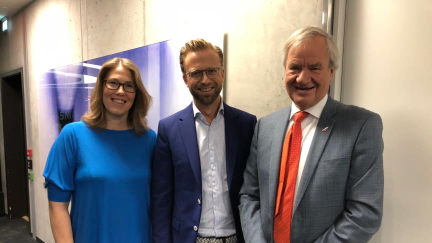 Utviklingsminister Nikolai Astrup er med når Norwegian og UNICEF flyr nødhjelp til Tsjad