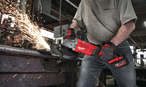 MILWAUKEE® LANSERER VERDENS FØRSTE 230 MM VINKELSLIPER DREVET AV ETT 18 V-BATTERI