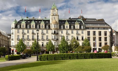 Fredrikke Næss forlater Grand Hotel Oslo by Scandic
