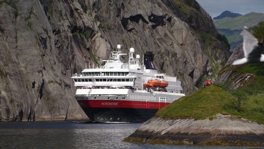 ​Hurtigruten investerer over 7 milliarder i grønn teknologi: Skal seile på død fisk