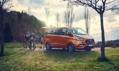 Lanserer 9-seteren Tourneo Custom som hybrid