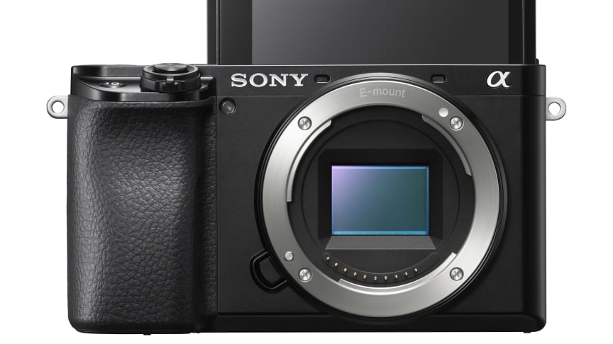 Sony Strengthens APS-C Mirrorless Camera Line-up with Launch of Two New Models