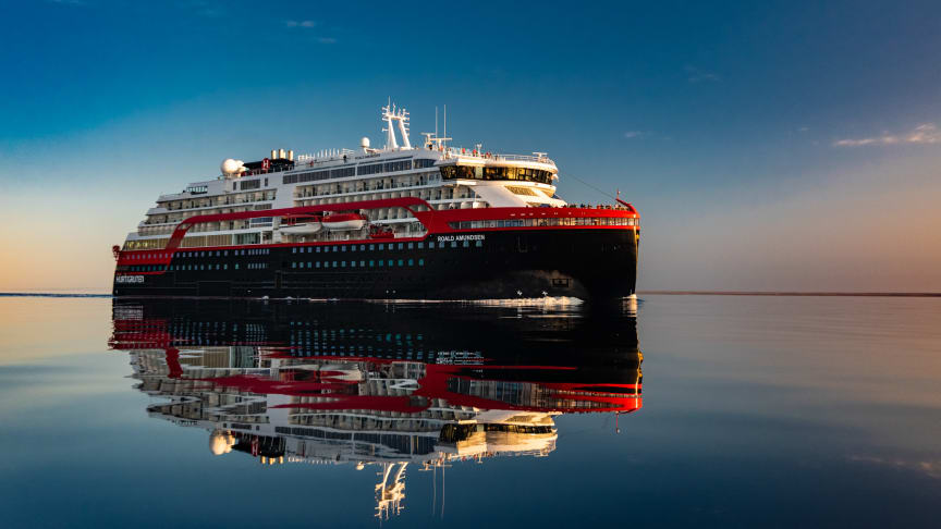 MS Roald Amundsen med historisk milepæl: Første hybridskip gjennom Nordvestpassasjen