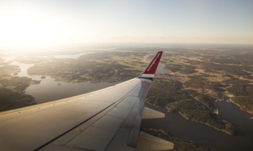 Norwegian tilbyr kunder CO2-kompensasjon og blir det aller første flyselskapet som signerer FN-program for klimatiltak