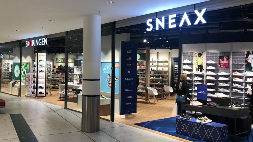 Skoringen åpner 21 SNEAX Stores