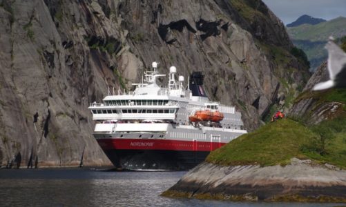 ​Hurtigruten med nye krisegrep: Permitterer ytterligere 225