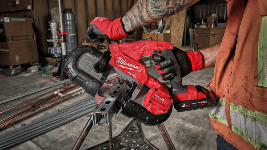 NY MILWAUKEE® M18 FUEL™ BÅNDSAG GIR 20% RASKERE KUTTEHASTIGHET