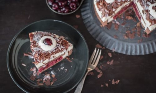 ​Tysk kakeinspirasjon til ditt neste (virtuelle) kaffeselskap: Schwarzwälder Kirschtorte og marmorkake