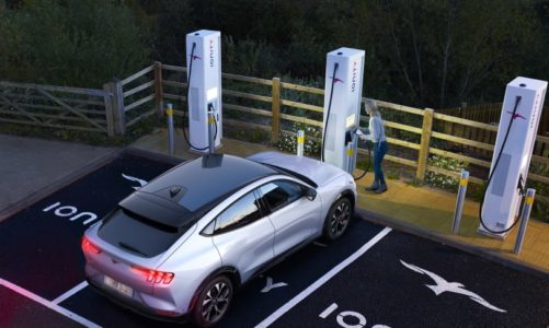 Nye Mustang Mach-E kan lade 119 km rekkevidde på kun 10 minutter