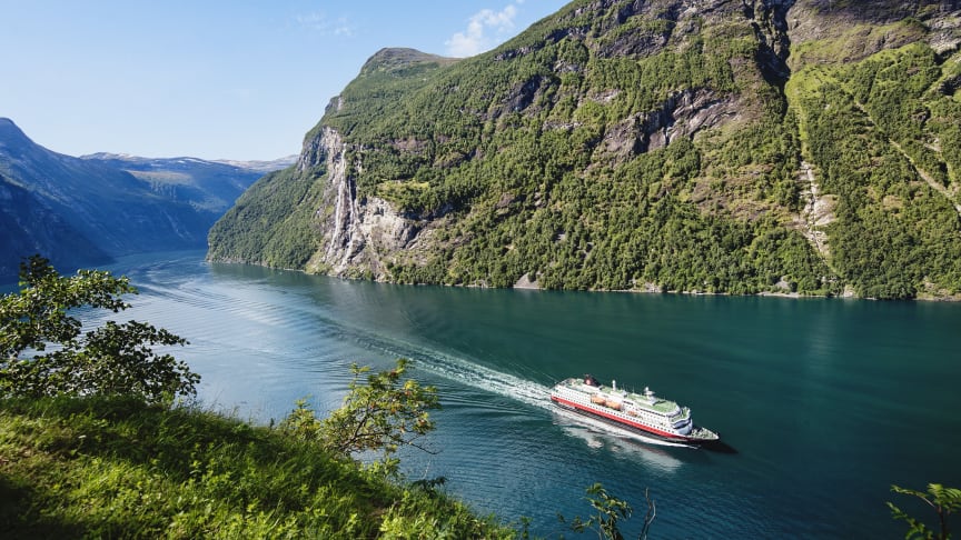 ​Hurtigruten extends suspension of operations – plans gradual phase-in