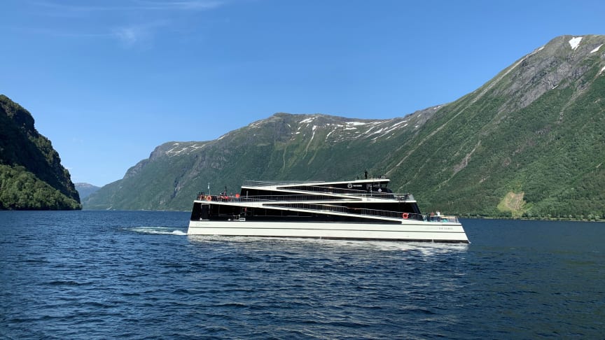Ny elektrisk katamaran på Nærøyfjorden