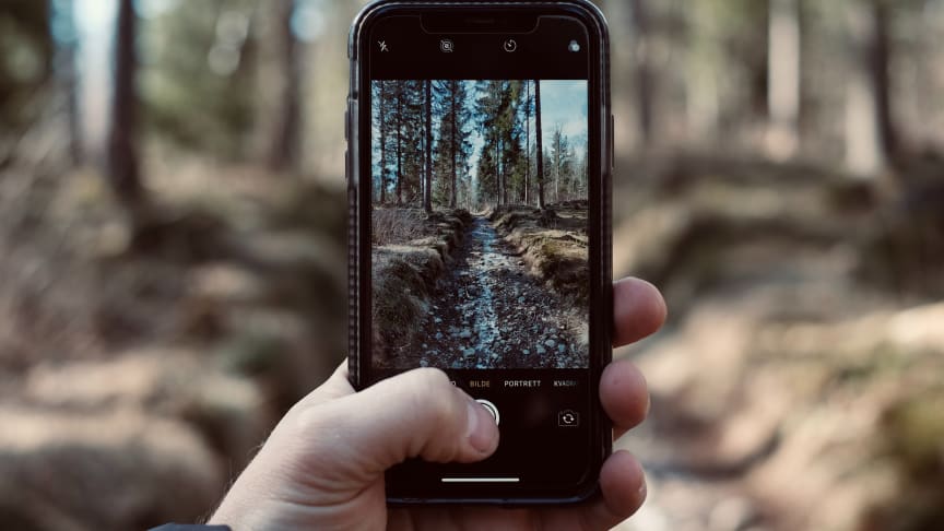 ​Slik tar du vare på mobilen din i sommer